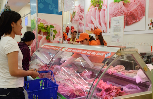 Siêu thị giảm giá bán thịt lợn, kích cầu giúp người chăn nuôi ảnh 1
